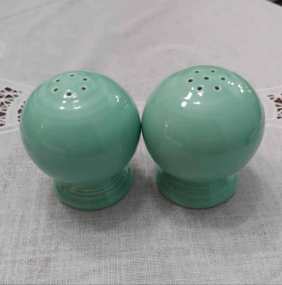 Vintage Fiesta Light Green Ball Salt and pepper shakers - Picture 1 of 2